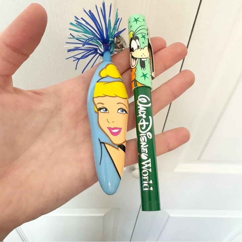 Set of 2 Vintage Disney pens Goofy and Cinderella